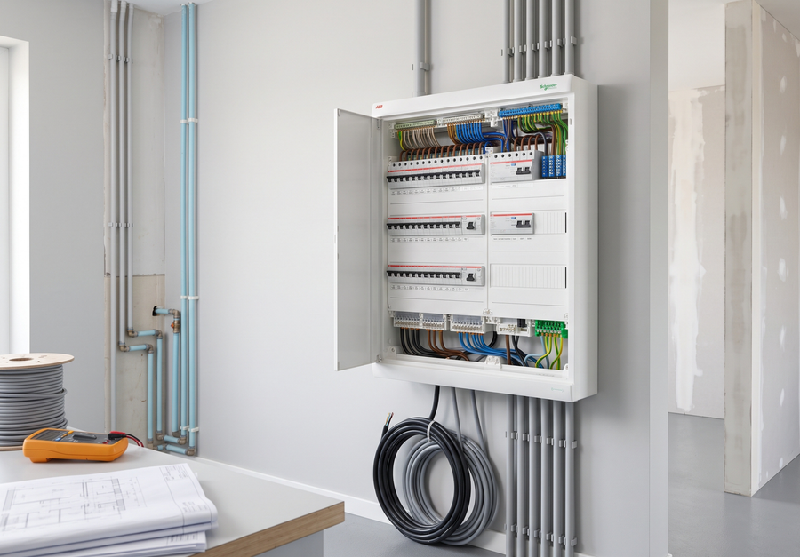 Moderne groepenkast na renovatie of uitbreiding van de elektrische installatie