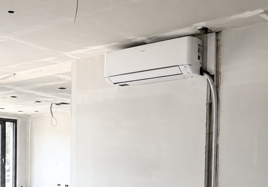 Nieuw geplaatste wandairco tijdens renovatie of aanbouw van een woning